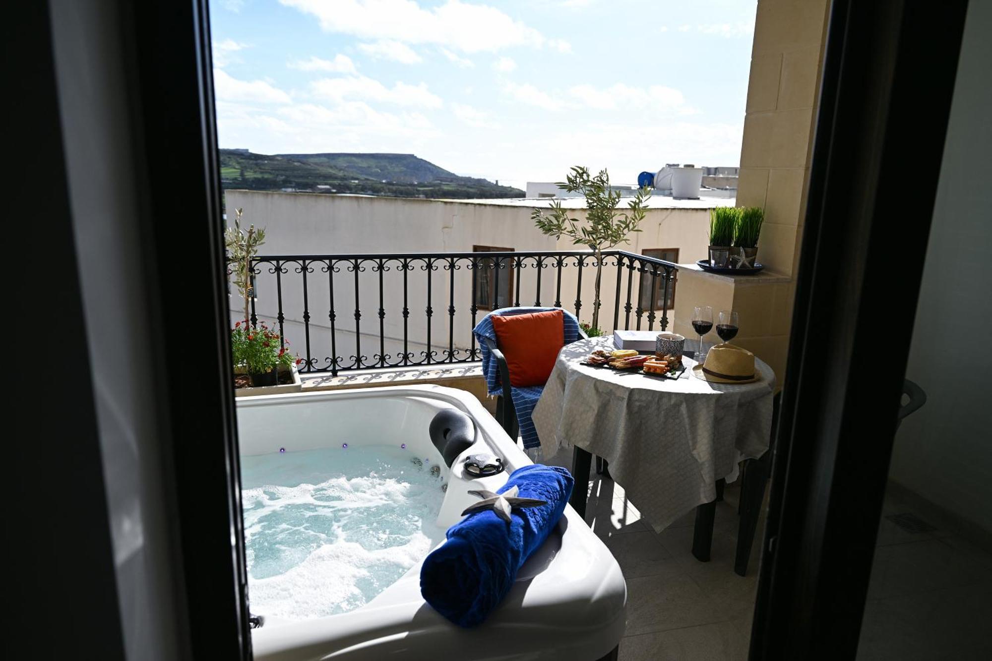 Ta'Lonza Luxury Near Goldenbay With Hot Tub App3 Apartment Mellieha Exterior photo